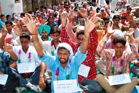Activists of the Unemployed Elementary Teachers Union protest outside the residence of state Finance Minister Surinder Singla in Bathinda