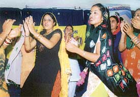 Students of Param Institute perform a cultural item on the occasion of prize distribution function