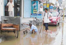 The main Haibowal road flooded due to choked sewerage in the area on Tuesday
