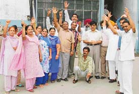 BJP workers stage dharna outside the Mayor’s office in Ludhiana on Wednesday.