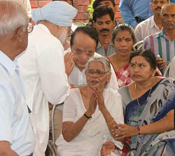 Prime Minister Manmohan Singh consoles family members of veteran CPI leader and former Kerala Chief Minister P. K. Vasudevan Nair, in New Delhi on Wednesday. 