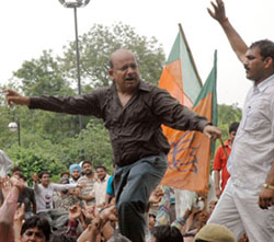 BJP Delhi Pradesh president Harsh Vardhan attempts to breach a police barricade during a demonstration in the Capital on Friday.