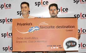 Mr Jagtar Khan who won the Priyankas Favourite Destination Contest by Spice Telecom, with Mr Siddharth Mehra, Senior Manager, Marketing, Spice Telecom, in Ludhiana on Friday
