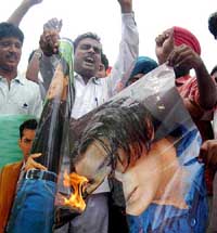 Punjab Youth Congress activists burn the effigy of Bollywood actor Salman Khan for allegedly threatening actress Aishwarya Rai and asking her to perform at a cultural extravaganza organised by an underworld don, in Amritsar on Friday