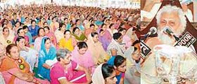 Jain Muni Surishwar Maharaj at a function held by Atmanand Jain Sabha to welcome him in Ludhiana