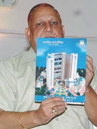Delhi Mayor Mr Satbir Singh releasing Civic Guide at Town Hall in the Capital