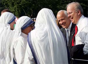 White House political aide Karl Rove and Jim Towey, director of the Whire House Office of Faith-Based and Community initiatives, talks with nuns of the Missionaries of Charity during the official state arrival ceremony for Prime Minister Manmohan Singh at the White House in Washington