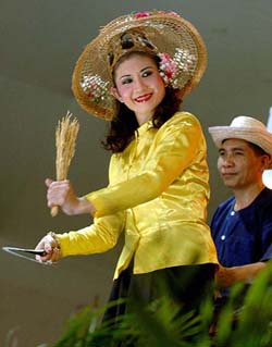 A member of Royal Thai dance troupe presents a show at the inaugural function of the three-day Thai week in New Delhi on Friday evening.