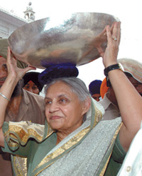 Delhi Chief Minister Sheila Dikshit performing Kar Sewa at Gurdwara Sri Bangla Sahib in the Capital on Saturday.