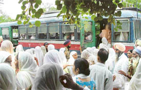 Residents of Sayian village, who held a protest over Sukhwinder Kaurs death, being whisked away by the police near the SSPs house on Monday