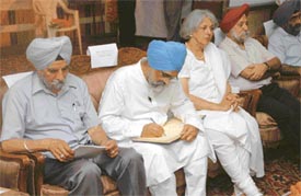 Dr Montek Singh Ahluwalia, Deputy Chairman, Planning Commission, attends the seminar organised at Lyallpur College