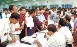 People's filing their income tax returns on the last day at Pragati Maidan in the Capital. 
