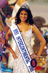 Newly crowned Miss Intercontinental Emmarys Pinto from Venezuela greets the audience 