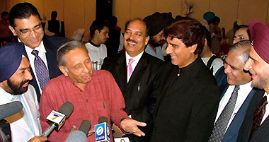 Vikramjit Sahany, President, World Punjabi Organisation; Arshad Alam, President, WPO, Karachi Chapter; Manishankar Aiyar, Union Minister of Petroleum and Natural Gas; Chaudhary Muhammad Saeed, President, Federation of Pakistan Chambers of Commerce & Industry; Raj Babbar, MP, at a gathering in the Capital