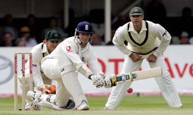 Englands Marcus Trescothick sweeps as Australias Adam Gilchrist and Matthew Hayden 