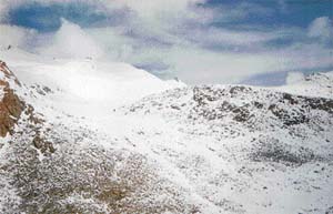 At night, the temperature at Khardung La drops from -10C to -40C