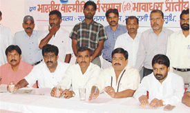 Mr Bhim Singh Anarya, convener, Bhartiya Valmiki Dharma Samaj, addresses a news conference