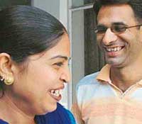 Raman and Snehlata Khanna finally get to share happy moments. 