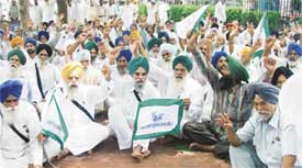 BKU activists stage a protest against globalisation at the Mini Secretariat in Ludhiana