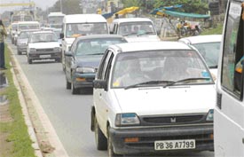 Bumper-to-bumper traffic is a common sight at Phagwara where traffic rules are flouted with impunity