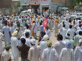 Activists of the BKU hold protest at Abohar
