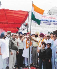 Dr Jaswant Singh, Joint Commissioner, Municipal Corporation, unfurls the National Flag at a function of the Krishan Nagar Welfare Society in Ludhiana