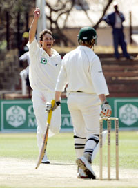 New Zealands Shane Bond celebrates the dismissal of Zimbabwe batsman Brendon Taylor on the first day of the second Test at the Queens Sports Club in Bulawayo