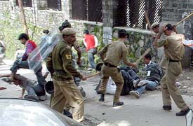 The police resorts to lathicharge to disperse agitated students on Himachal Pradesh University campus in Shimla on Thursday