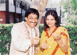 FUN ANCHORING: Surinder and Navjot in Lashkara