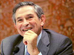 World Bank President Paul Wolfowitz smiles during a news conference in New Delhi on Saturday.