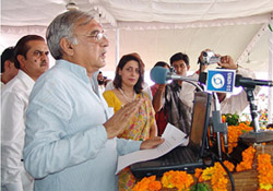 Haryana Chief Minister Bhupinder Singh Hooda inaugurates website of the Renewable Energy Department on the occasion of the birth anniversary of Rajiv Gandhi in Gurgaon on Saturday.