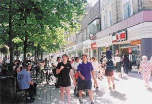 Tourists throng the boulevards at Petersborough