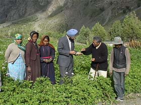 Mr K.S. Bains, who was Deputy Commissioner of Lahaul in 1965-66, interacts with farmers at Jispa village