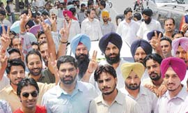 Former presidents of Students Organisation of Panjab University visit the campus to lend support to the organisation