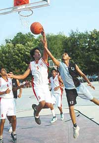 Cagers in action at the final of 6th Pandit Mohan Lal Memorial Basketball Tournament at SD Public School, Sector 32, Chandigarh, on Tuesday. 