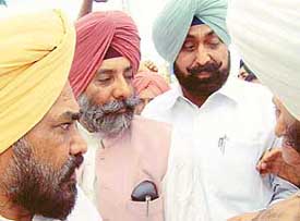 PPCC chief Shamsher Singh Dullo, party leader Jagmeet Brar and Punjab minister Jagmohan Singh Kang interact with party workers in Muktsar on Saturday. 