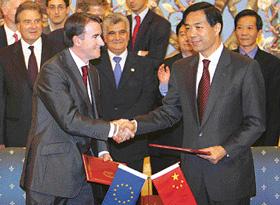European Union Trade Minister Peter Mandelson shakes hands with Chinese Commerce Minister Bo Xilai following a signing ceremony ahead of a press conference in Beijing on Monday
