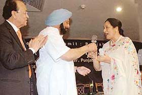 Ms Rajni Bector of Cremica Agro Foods receives the Udyog Ratna Award from Chief Minister Amarinder Singh in Ludhiana