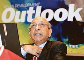 Asian Development Bank chief economist Ifzal Ali gestures in Manila