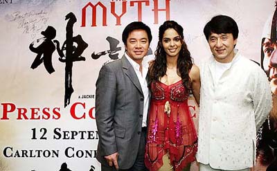 Hong Kong's superstar Jackie Chan poses with Bollywood actress Mallika Sherawat and director Stanley Thong 