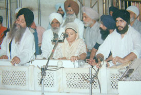 Bibi Gurbachan Kaur Mathurawale performs kirtan at the sanctum sanctorum of Darbar Sahib, Tarn Taran.