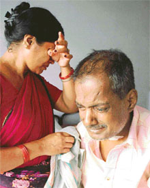 Vinod Nandan Sinha and his wife, Veena, hoping for monetary help to be able to continue the expensive treatment for Vinod, diagnosed with renal failure.