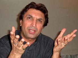 Actor and producer Mangal Dhillon addresses a press conference in Bathinda on Friday