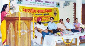 A function on Hindi Divas was organised by the Food Corporation of India in Ludhiana