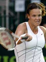 Lindsay Davenport of the USA in action against Na Li of China in the semifinals of the Wismilak International-2005 women's tennis tournament in Bali, Indonesia