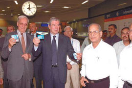 The Italian Minister for Infrastructure and Transport, Mr Pietro Lunardi, at the Central Secretariat Metro station.