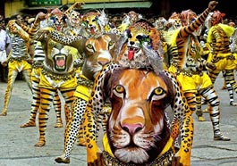 Folk dancers perform during festivities in Trichur district, Kerala, on Saturday.  The ceremony was organised to mark the end of Onam.