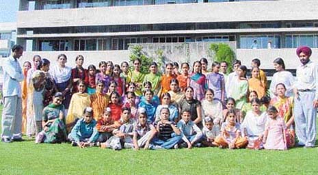 Students of Oasis High School, Sant Nagar, Sirsa, during their visit to The Tribune office in Chandigarh
