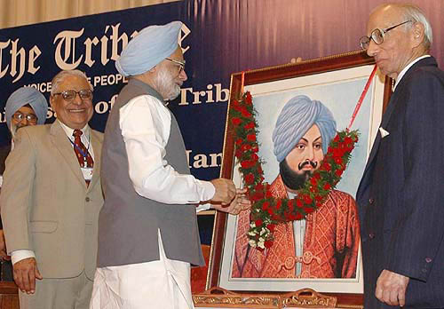 Prime Minister Manmohan Singh garlands a photograph of Sardar Dyal Singh Majithia as Justice R.S. Pathak (right), President of the Tribune Trust, and Mr H.K. Dua, Editor-in-Chief, look on