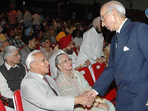 Justice R.S. Pathak shakes hands with Haryana Governor A.R. Kidwai